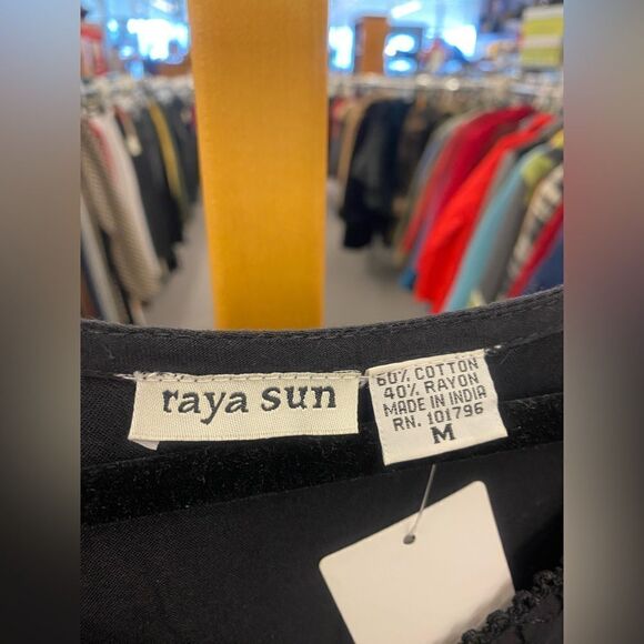 Misc ladies Tank Tops - Picture 2 of 3